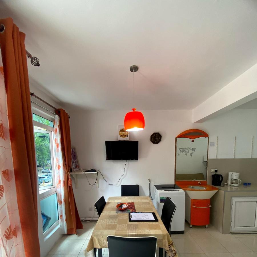 Sea Front 2 Bedrooms Apartment Flic en Flac Экстерьер фото